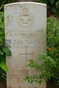 TRINCOMALEE WAR CEMETERY - BENNETT, DONALD JACK